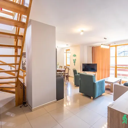 Przy Wyciagu, Myweek 卡尔帕奇